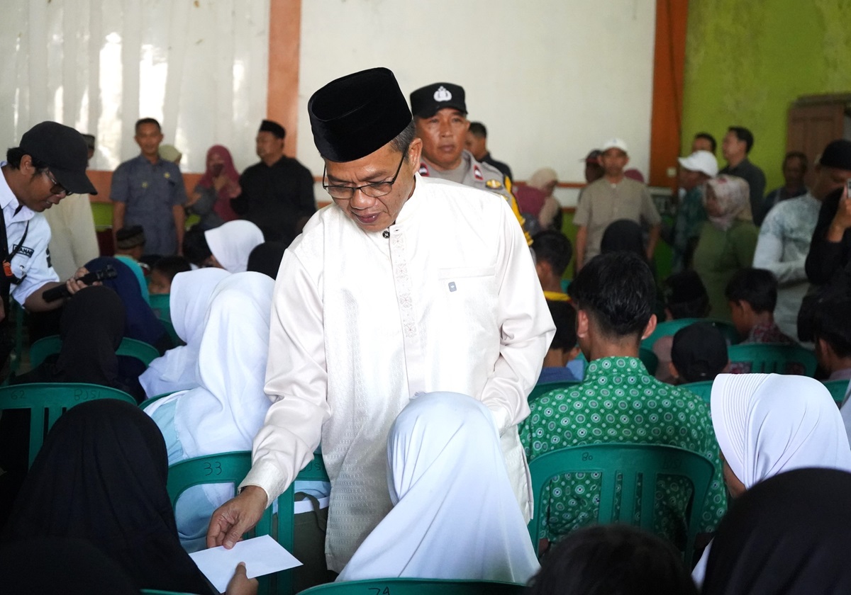 Jumat Berkah di Bojongsoang, Ratusan Anak Yatim dan Dhuafa Terima Santunan dari Bupati Bandung